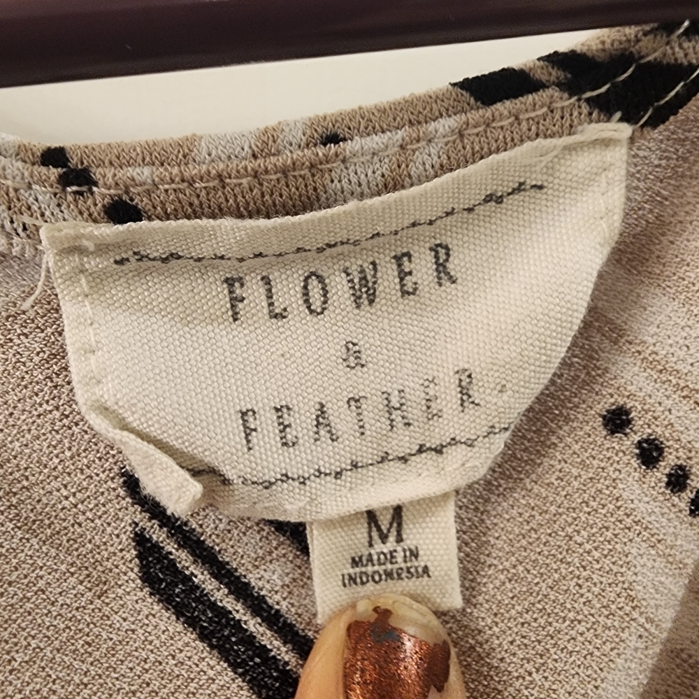 Beige Chevron Pattern Top - Picture 2 of 3